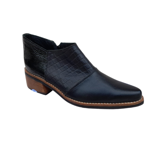 Botines en cuero negro con textura grabada