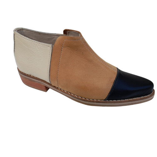 Zapatos en cuero tricolor: crema, suela y negro