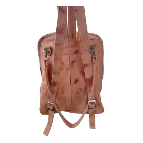 Mochila de Cuero Artesanal con Detalles Únicos