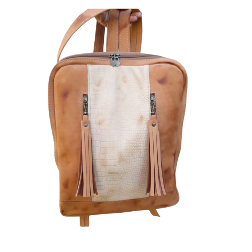 Mochila de Cuero Artesanal con Detalles Únicos