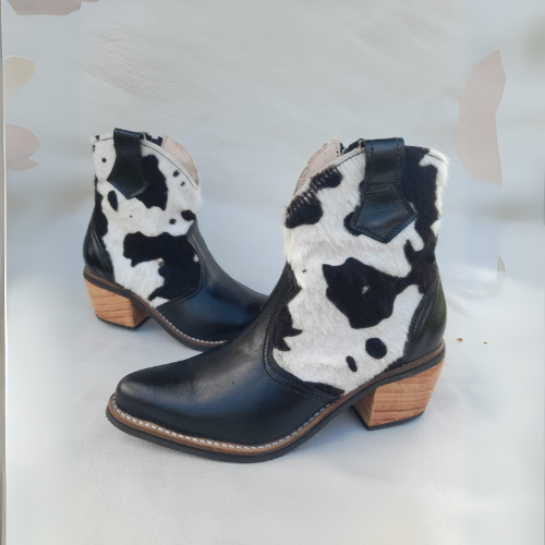 Botas de cuero modelo cow print