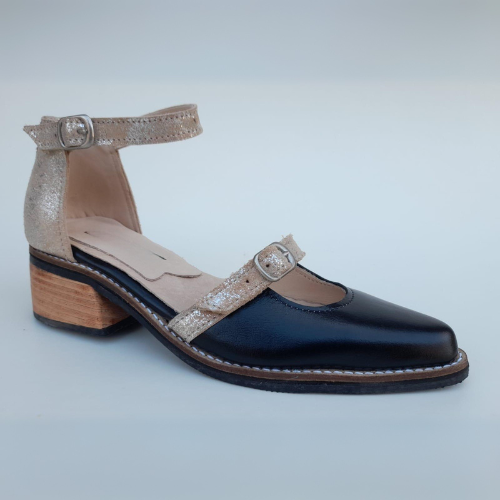 Sandalias de cuero con doble tira y taco bajo