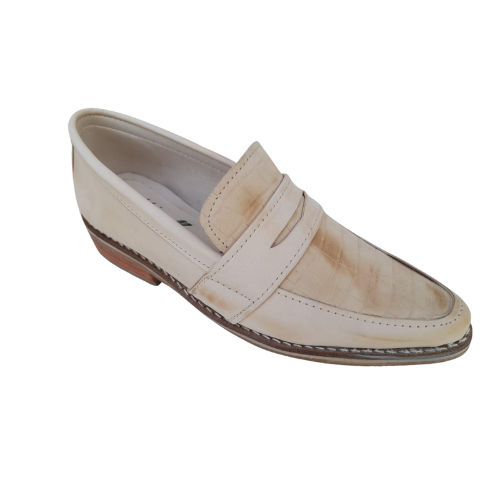 Mocasines de cuero color beige