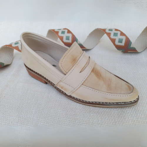 Mocasines de cuero color beige