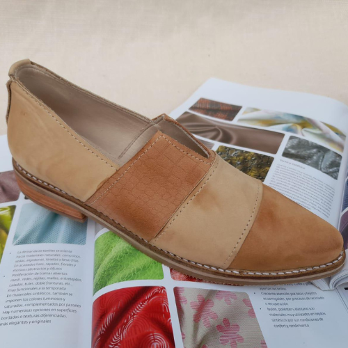 Zapatos de cuero combinados en tonos tierra