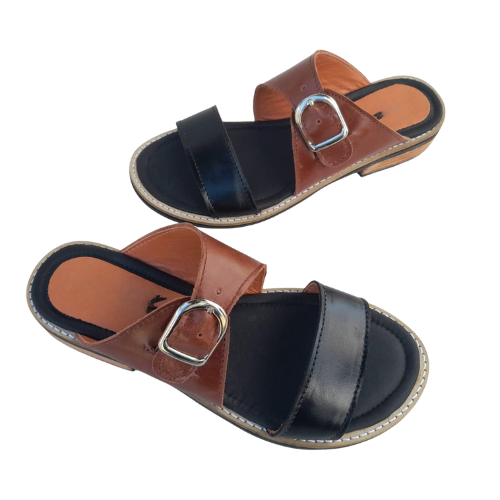 Sandalias de cuero bicolor con hebilla
