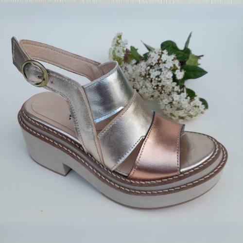 Sandalias de cuero metalizadas con plataforma