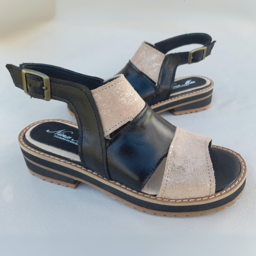 Sandalias de cuero bicolor con hebilla
