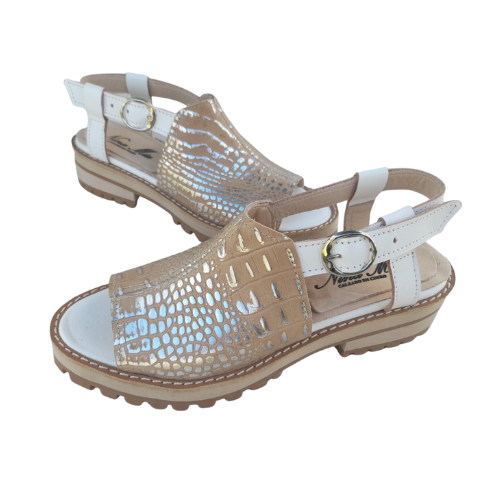 Sandalias de cuero con textura reptil y hebilla