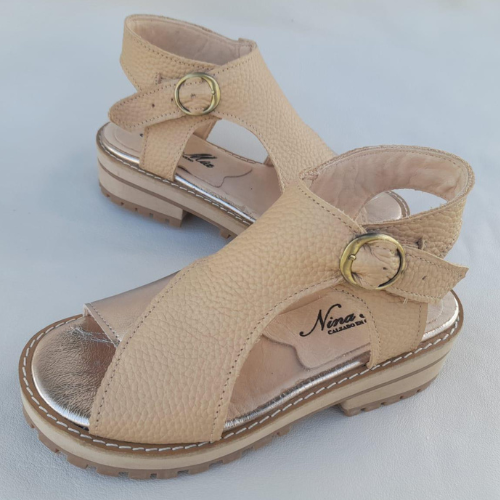 Sandalias de cuero nude con doble hebilla