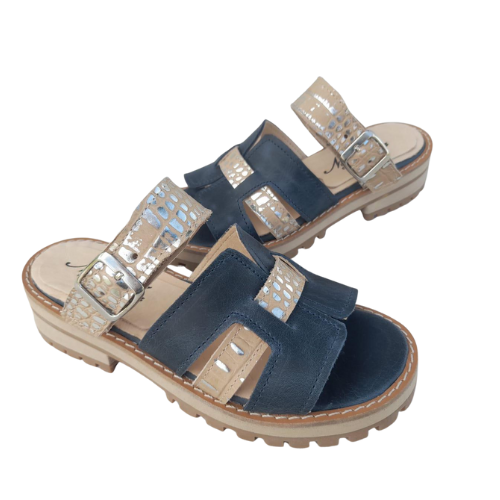 Sandalias de cuero con doble hebilla y detalles metalizados