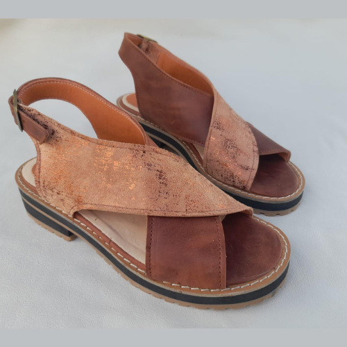 Sandalias de cuero en tonos tierra