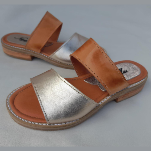 Sandalias en cuero suela y plateado