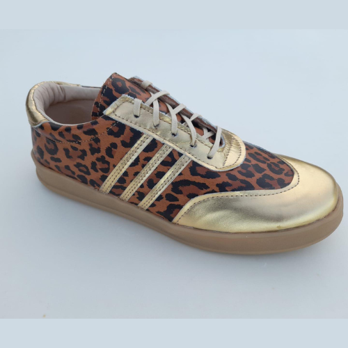 Championes en cuero dorado y animal print