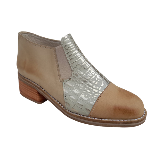 Botines en cuero beige con detalle reptil metalizado