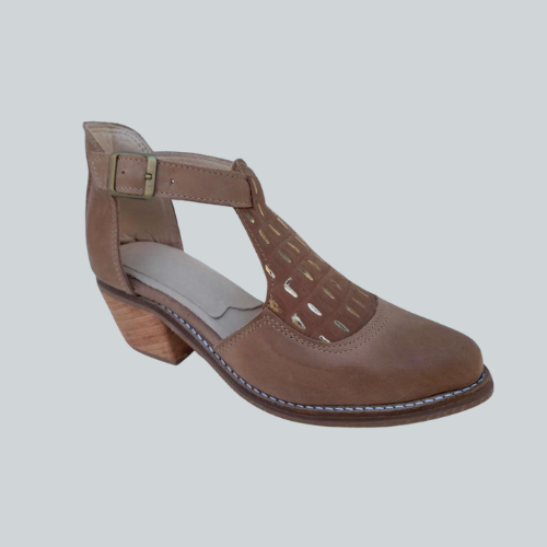 Sandalias taco medio cuero troquelado