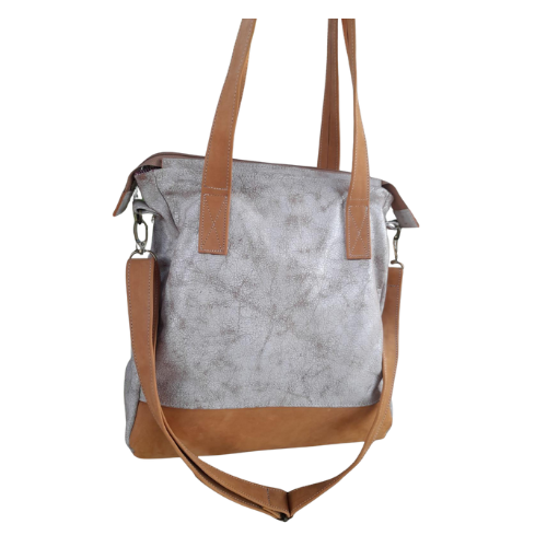 Cartera Tote en gris metálico con base nude